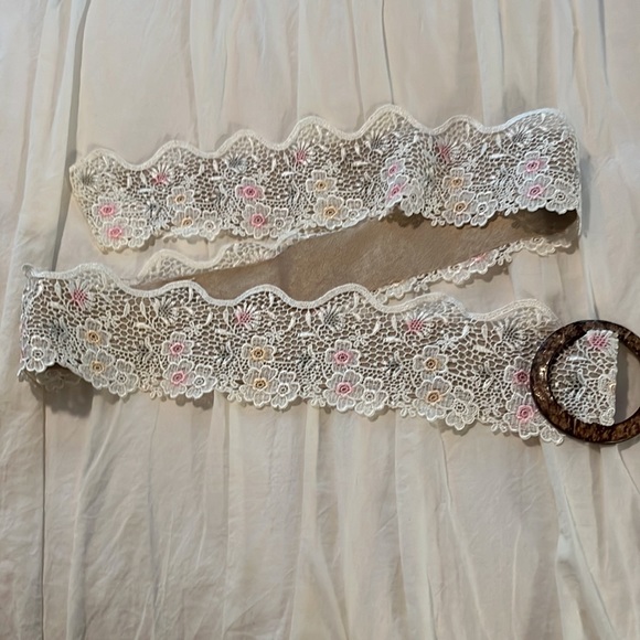 Cute appliqué belt - Picture 3 of 4
